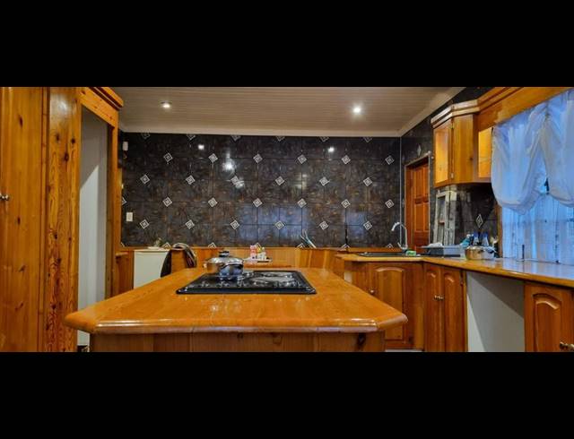 4 BEDROOM HOUSE FOR SALE IN HOWICK EAST